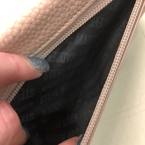 Steve Madden Wallet/Wristlet - Picture 8 of 8
